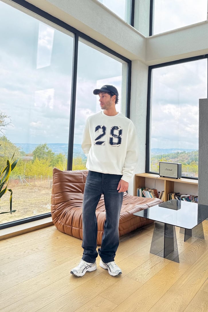 28 Nakışlı Sweatshirt
