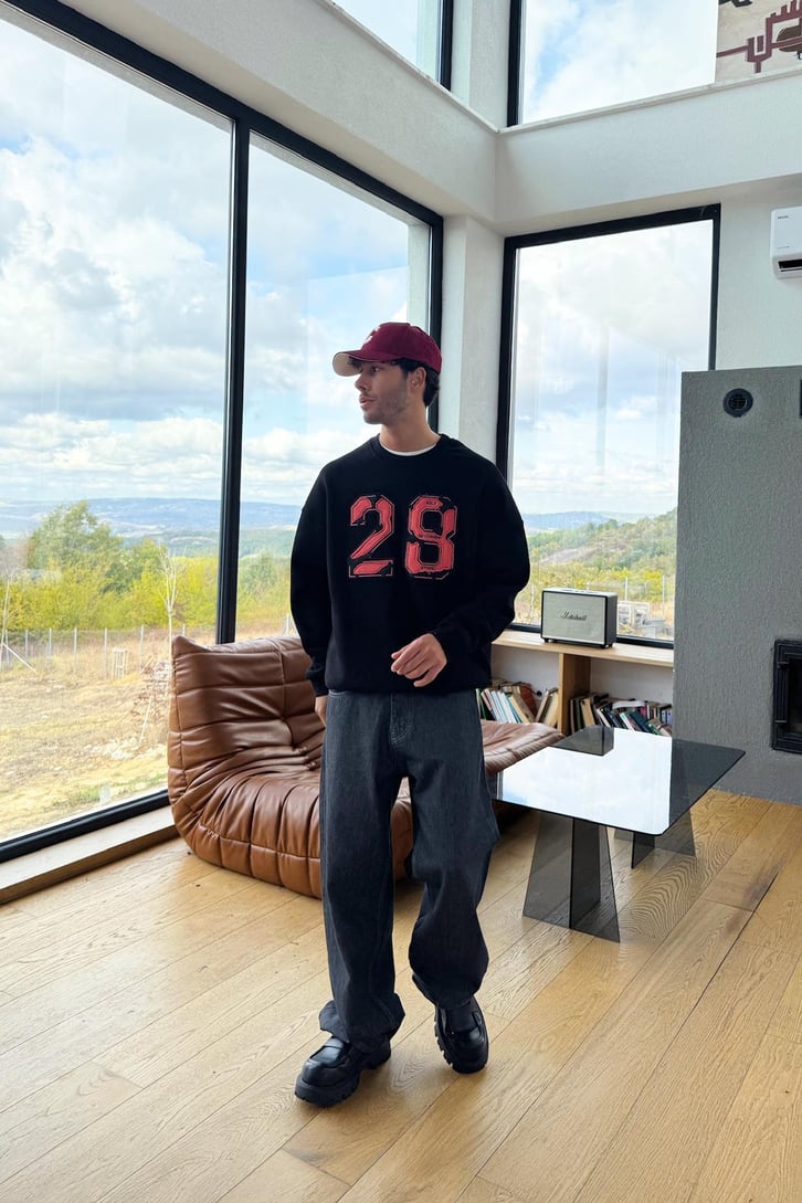 28 Nakışlı Sweatshirt