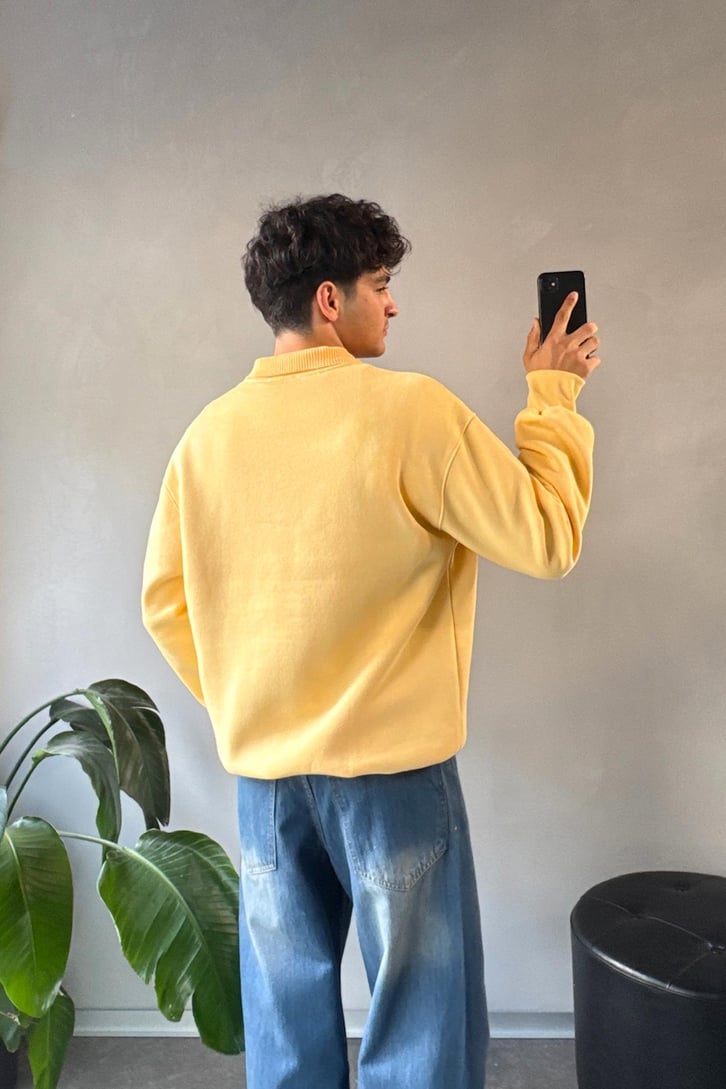3D Minimal Baskılı Çıtçıt Yaka Oversize Sweatshirt