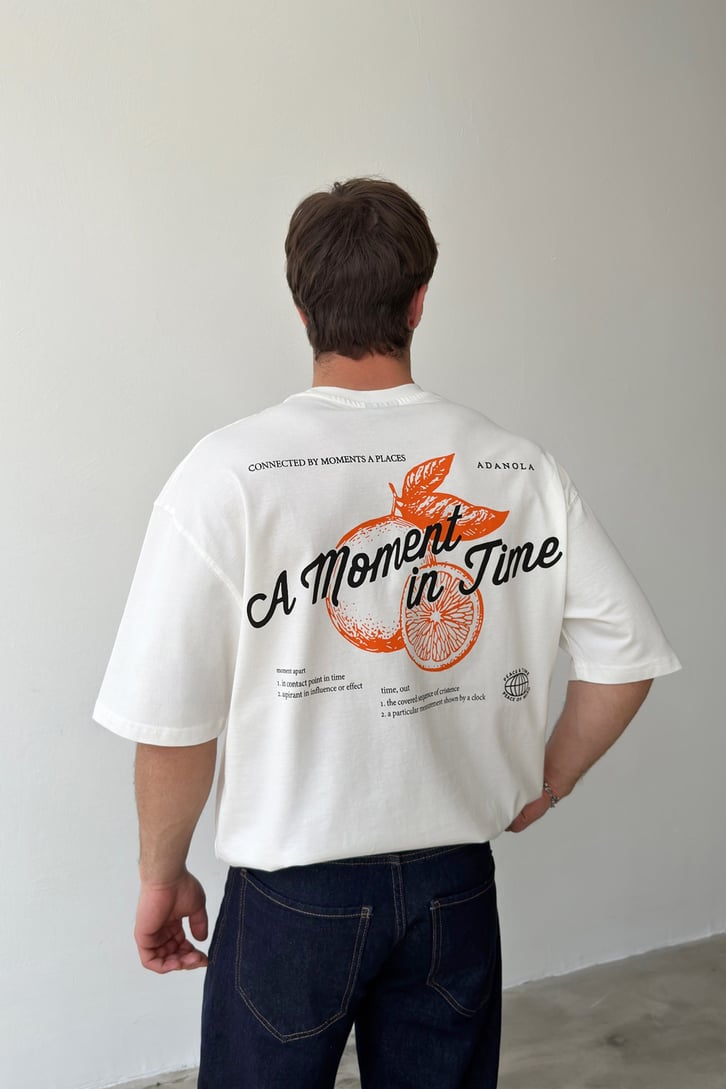 A Moment İn Time Baskılı Ekru Oversize Tişört