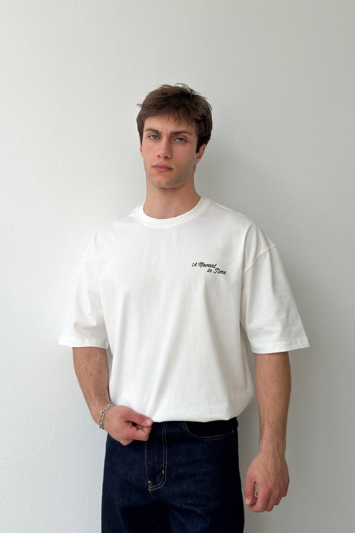 A Moment İn Time Baskılı Ekru Oversize Tişört