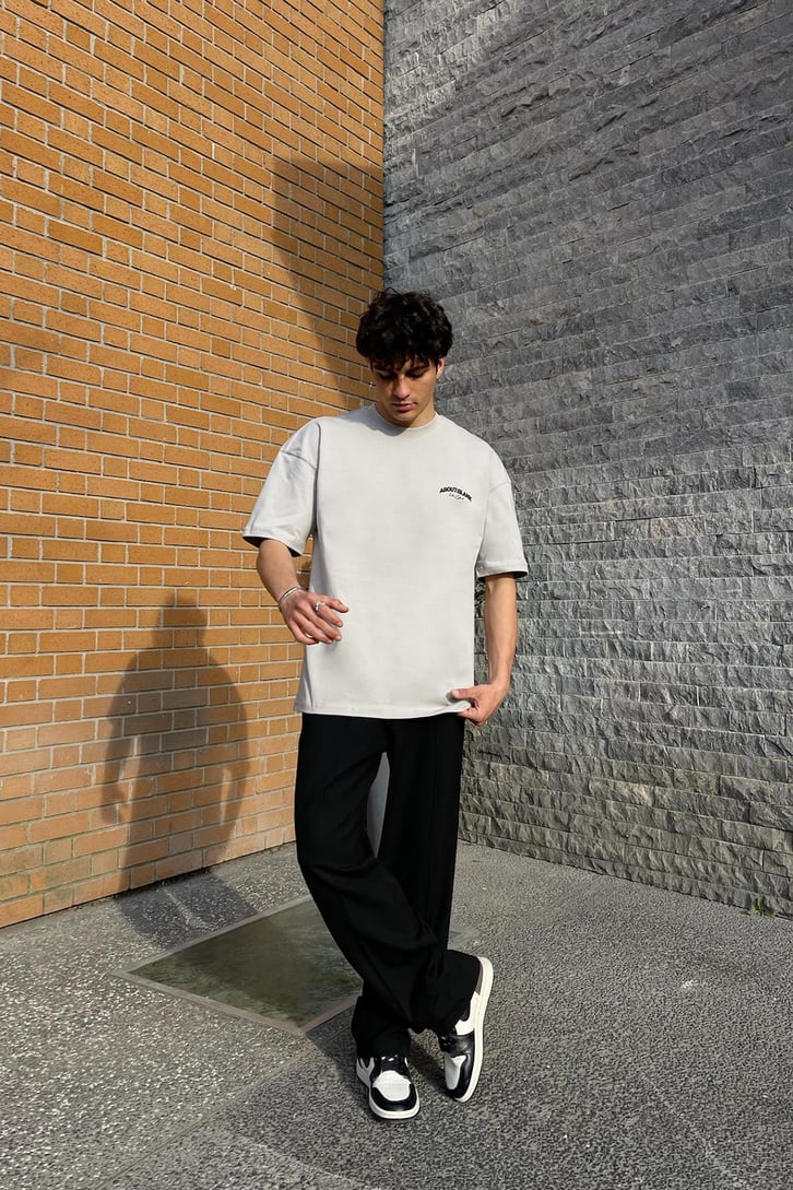 About Baskılı Beyaz Oversize Tişört