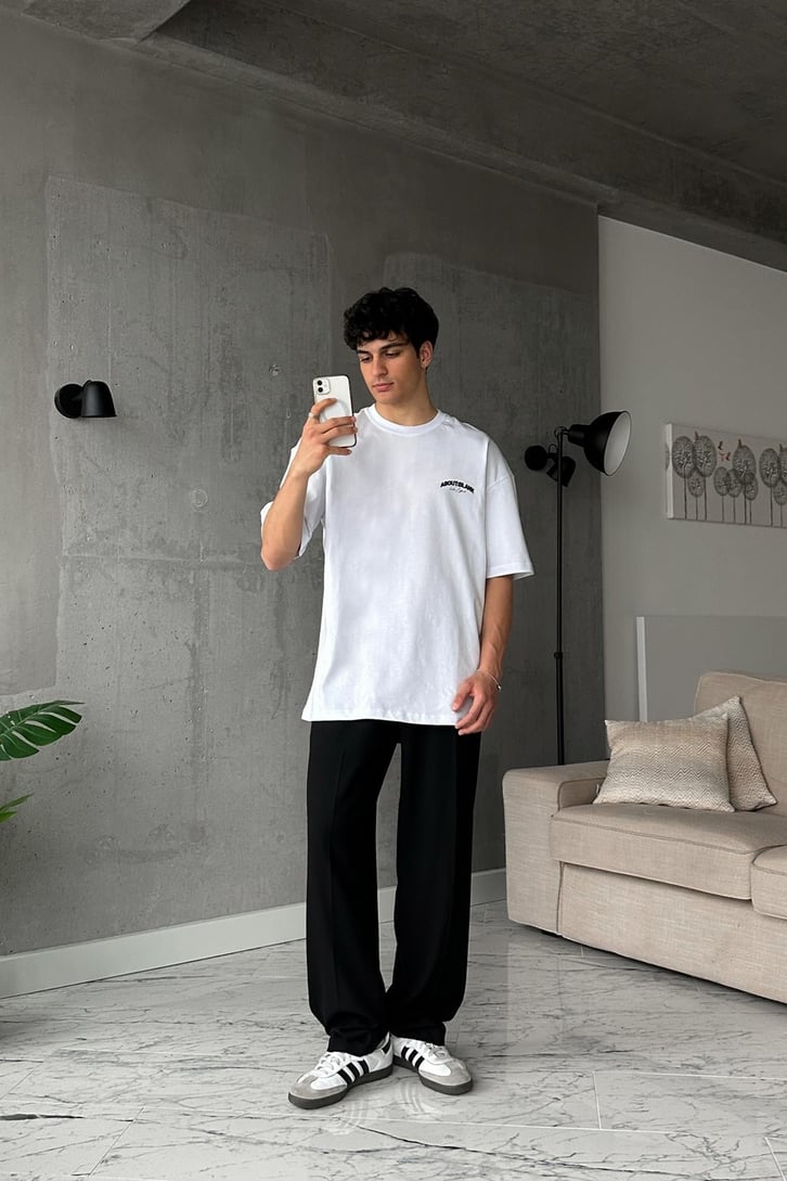 About Baskılı Beyaz Oversize Tişört