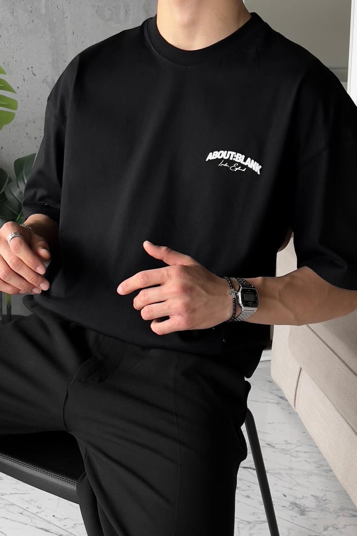 About Baskılı Siyah Oversize Tişört