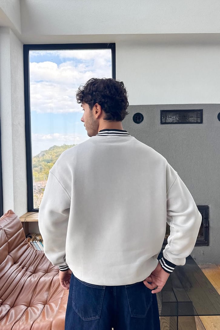 About Nakışlı Sweatshirt