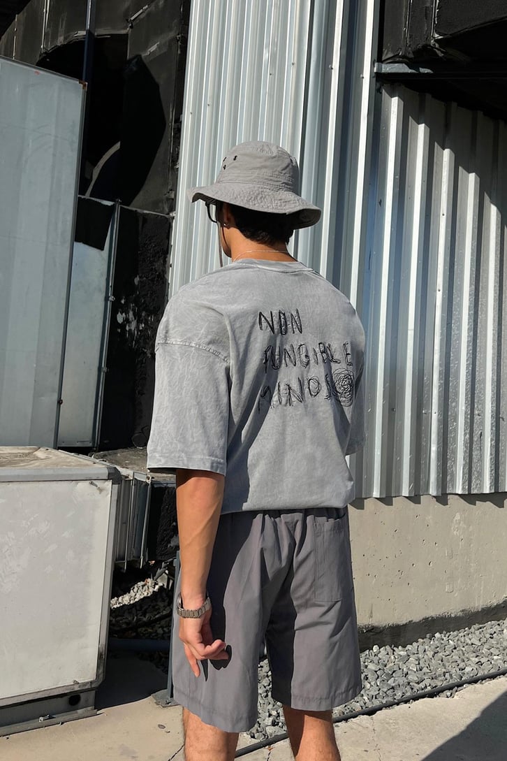 Acid Wash Non Fungible Minds Nakışlı Oversize Tişört