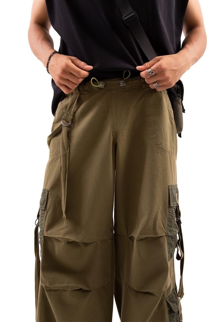 Aksesuar Detaylı Haki Baggy Paraşüt Pantolon