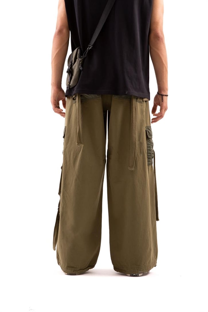 Aksesuar Detaylı Haki Baggy Paraşüt Pantolon