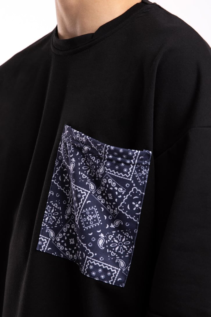 Bandana Desen Cep Detaylı Oversize Tshirt