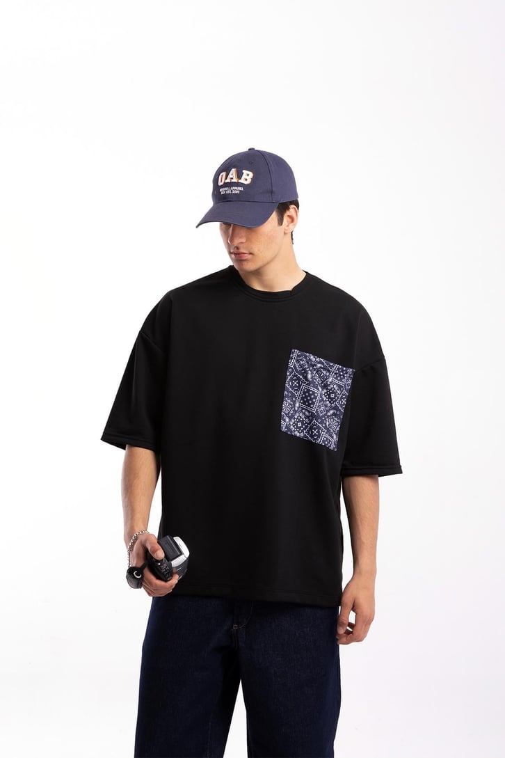 Bandana Desen Cep Detaylı Oversize Tshirt