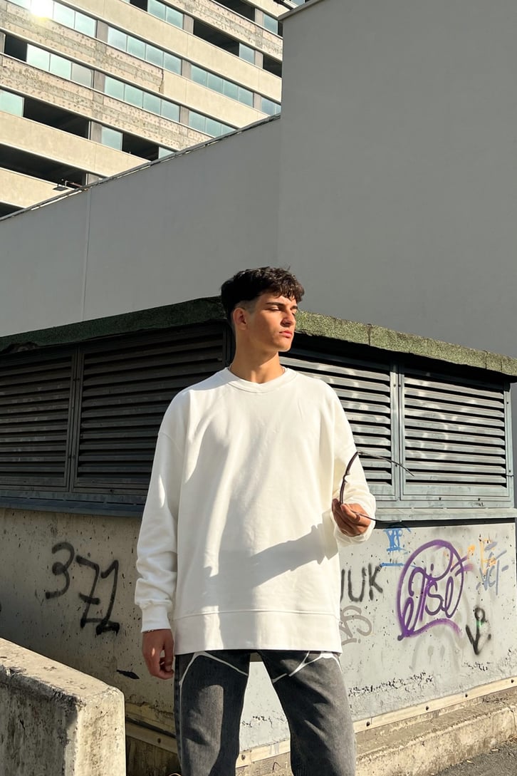 Basic Beyaz Oversize Sweatshirt