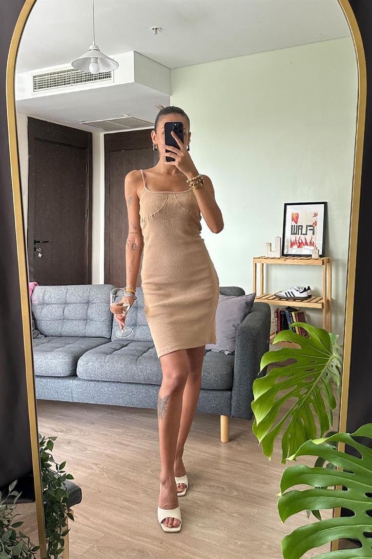 Basic Dikiş Detaylı Mini Bej Elbise
