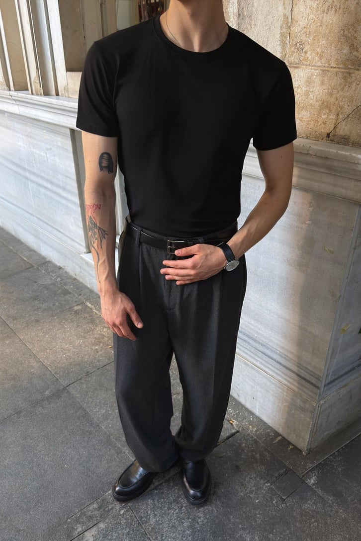 Basic Slim Fit Siyah Tişört