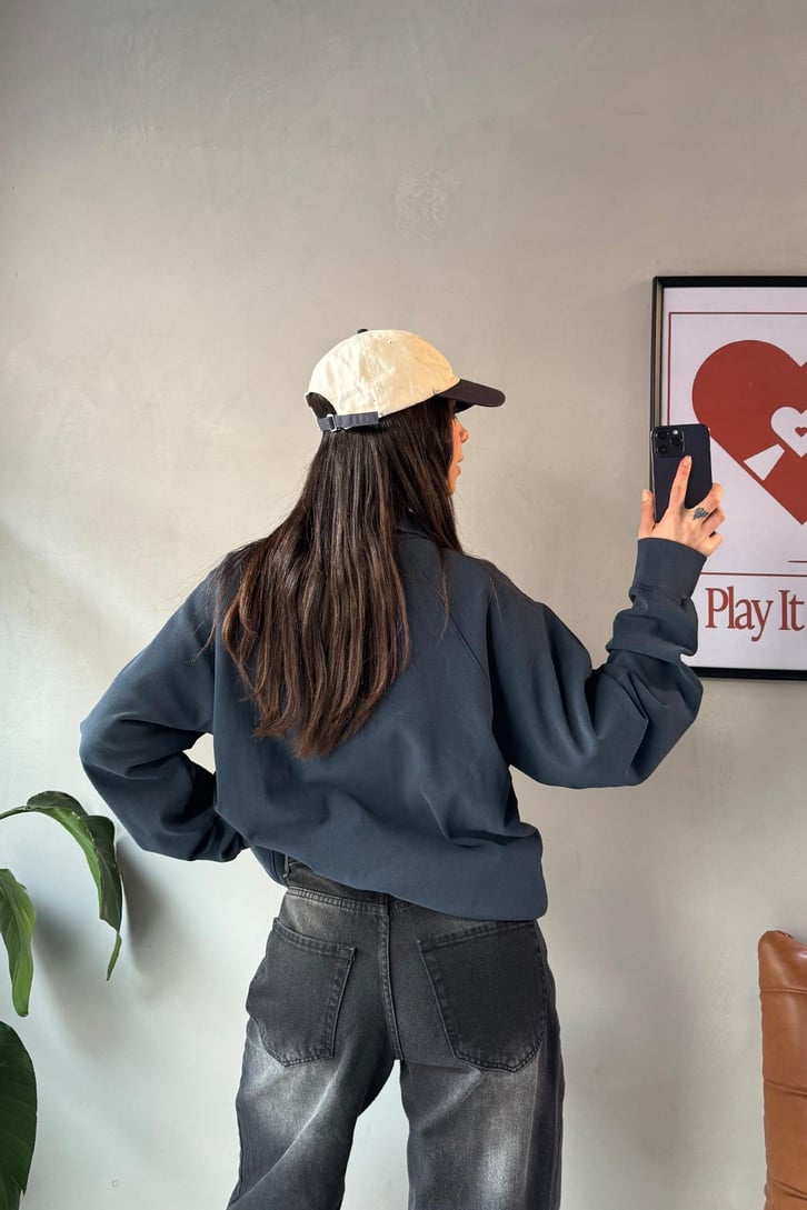 Basic Zip Sweatshirt
