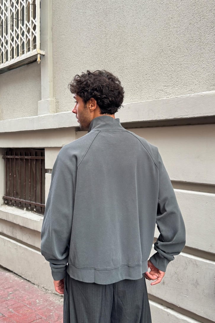 Basic Zip Sweatshirt