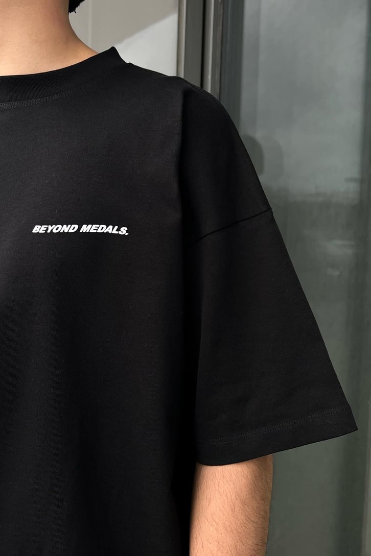 Beyond Medals Siyah Oversize Tshirt
