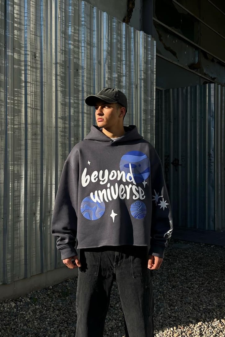 Beyond Universe Printed Füme Crop Hoodie