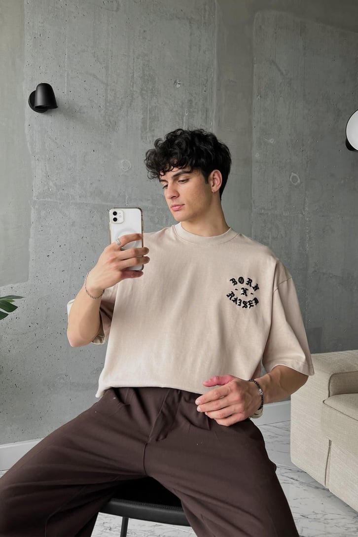 Born Raesed Baskılı Bej Oversize Tişört