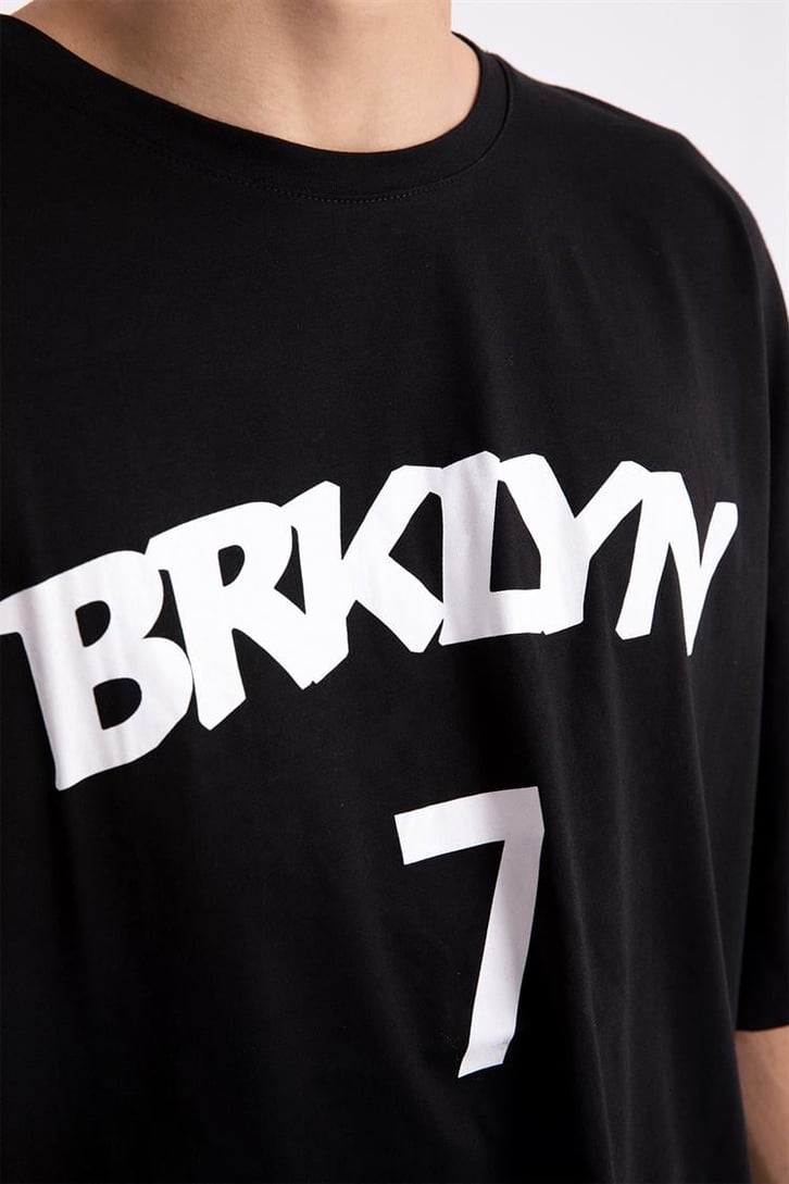 Brklyn 7 Baskılı Siyah Oversize Tişört