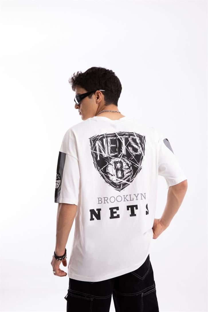 Brooklyn Nets Baskılı Beyaz Oversize Tişört