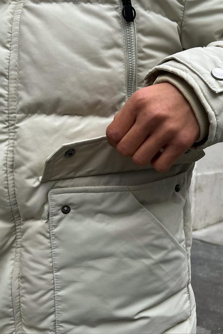 Cep Detaylı Krem Şişme Mont