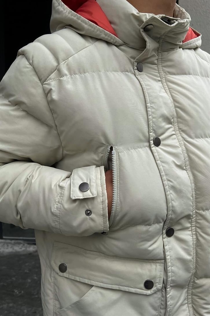 Cep Detaylı Krem Şişme Mont