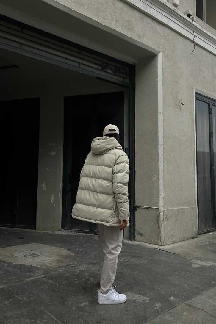 Cep Detaylı Krem Şişme Mont