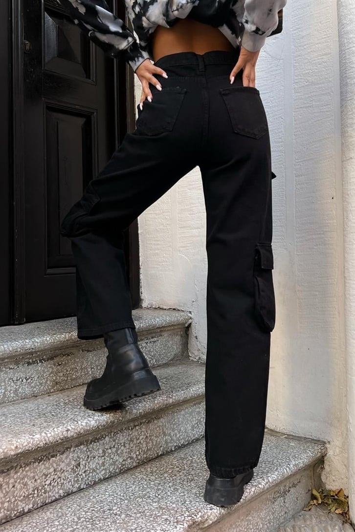 Cep Detaylı Siyah Baggy Jean