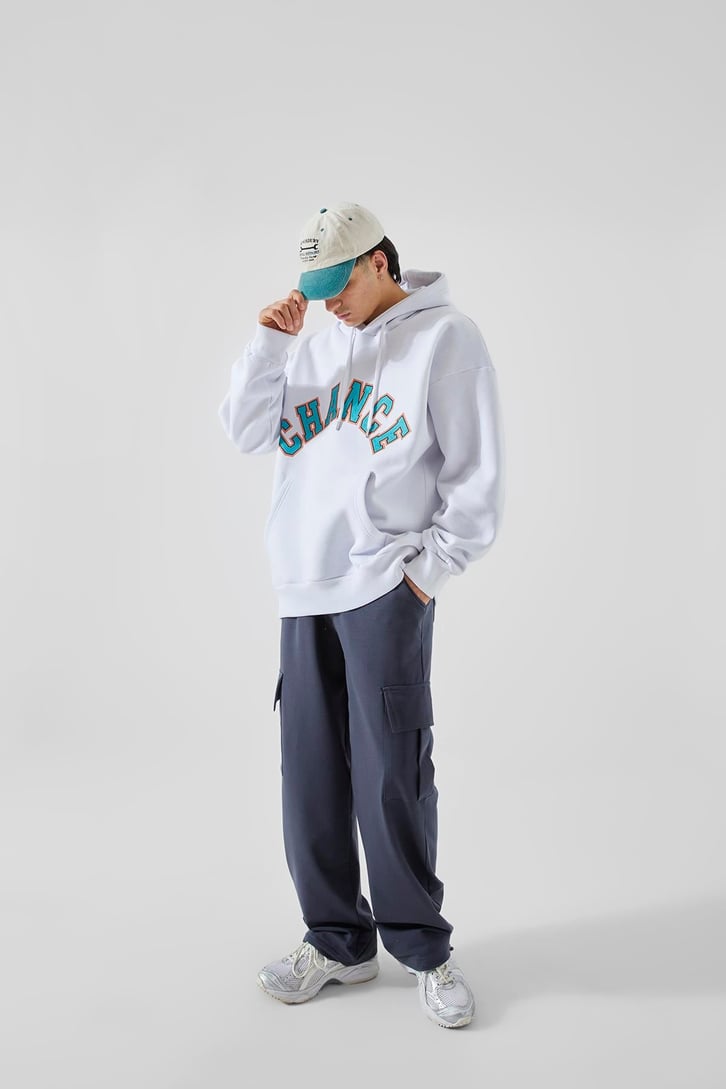 Change Baskılı Beyaz Oversize Sweatshirt