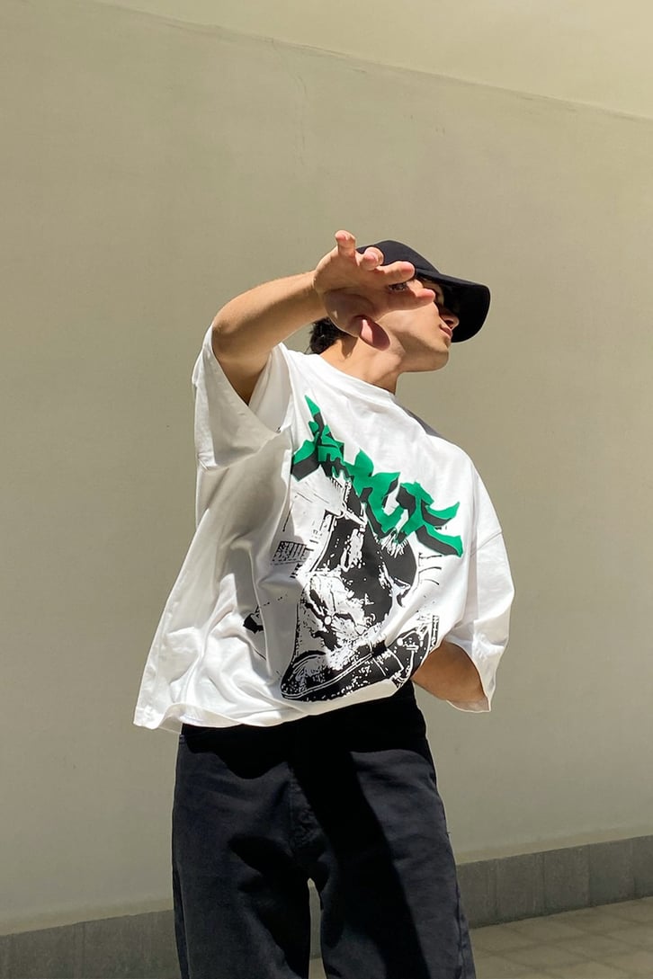 Chinese Letter Baskılı Ekru Oversize Tshirt