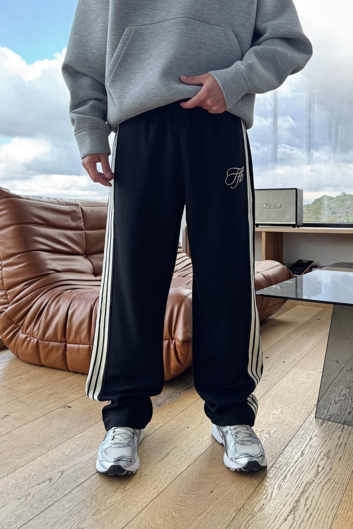 Çizgili Nakışlı Baggy Eşofman