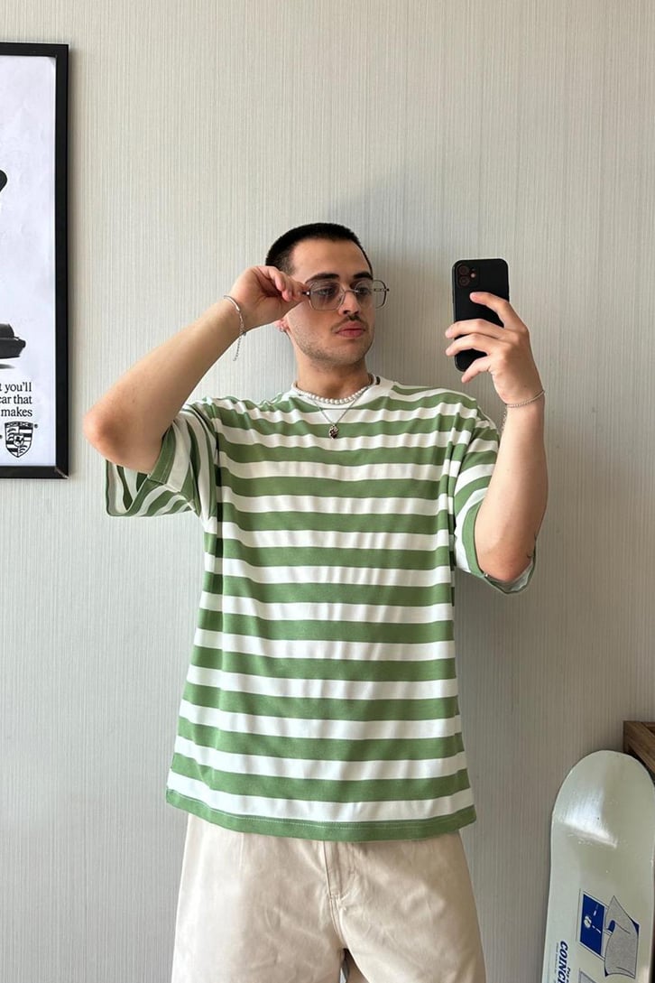Çizgili Yaka Biyeli Oversize Tişört