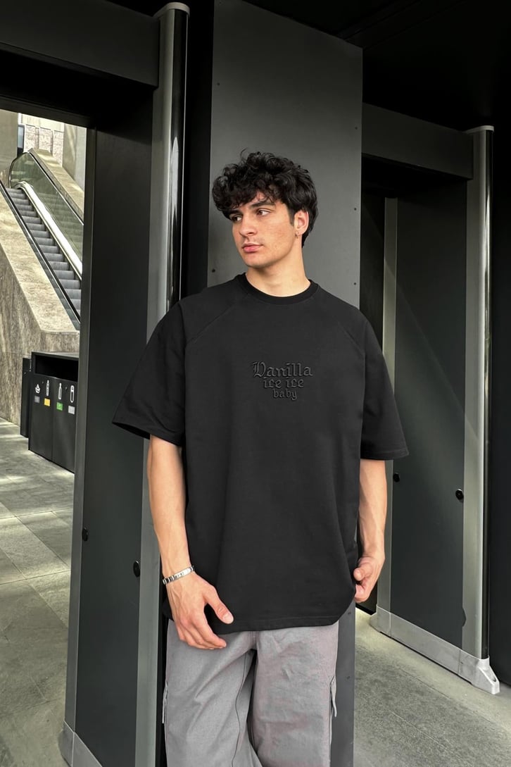 Danilla Nakışlı Siyah Oversize Tişört