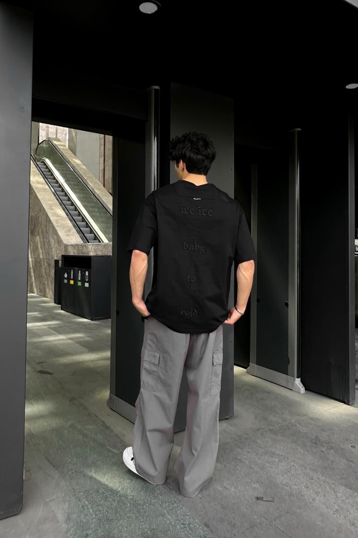 Danilla Nakışlı Siyah Oversize Tişört