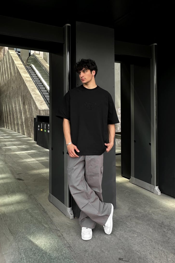 Danilla Nakışlı Siyah Oversize Tişört