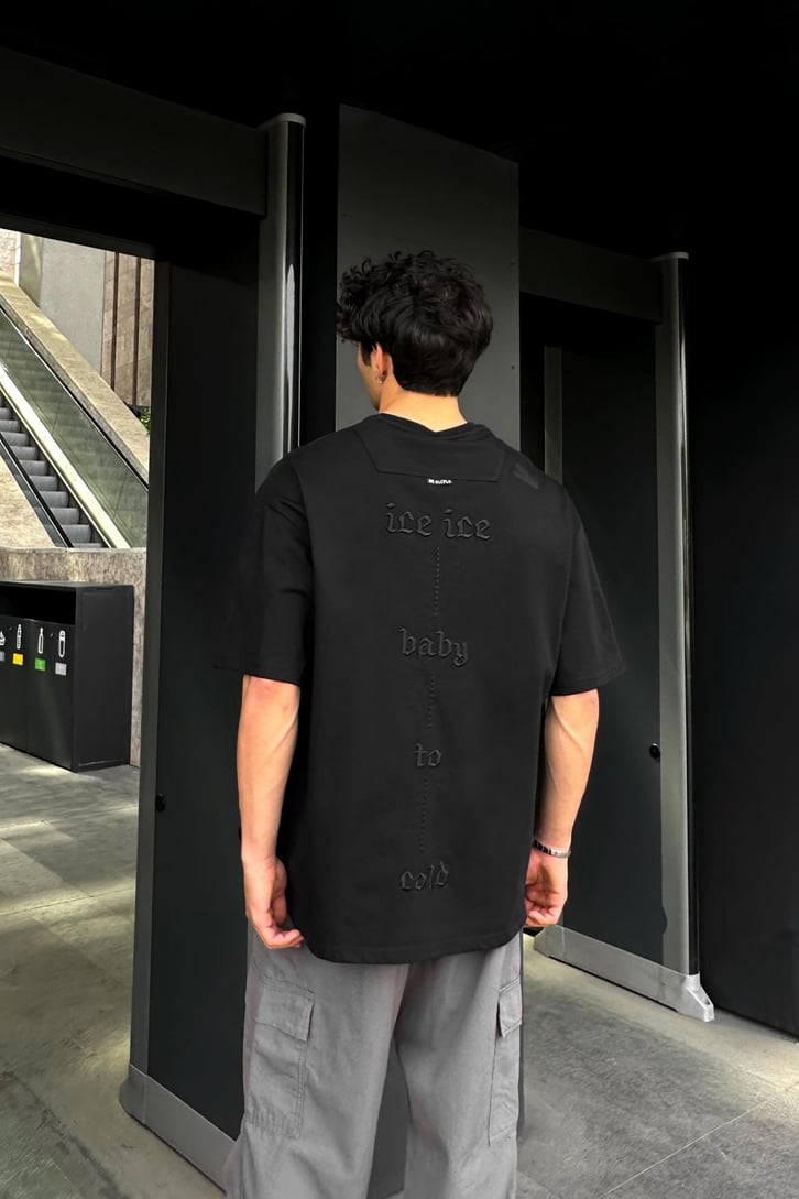 Danilla Nakışlı Siyah Oversize Tişört