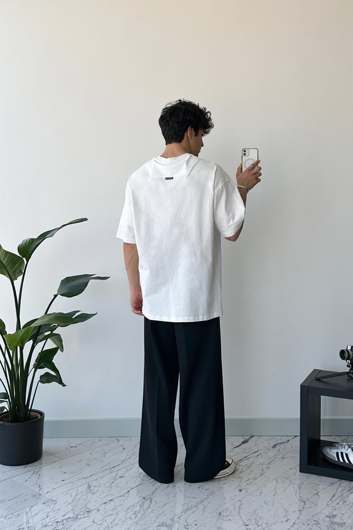 Desen Baskılı Beyaz Oversize Tişört