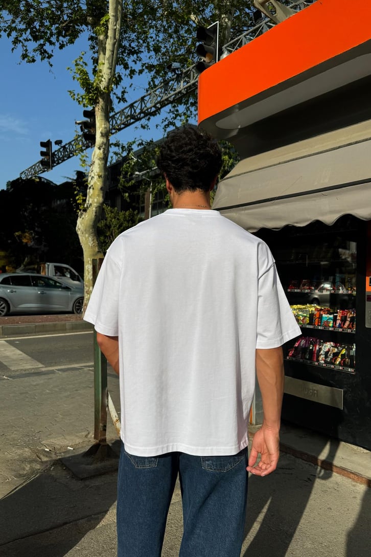 Different Aura Nakışlı Oversize Tişört