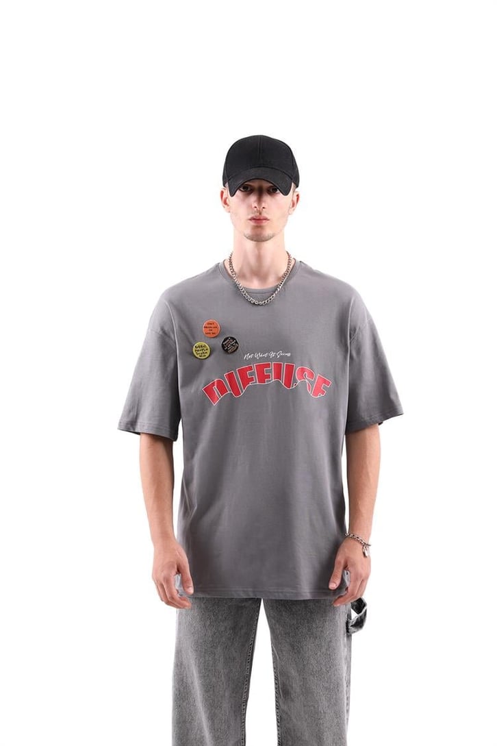 Diffuse Baskılı Rozet Aksesuarlı Oversize Tshirt