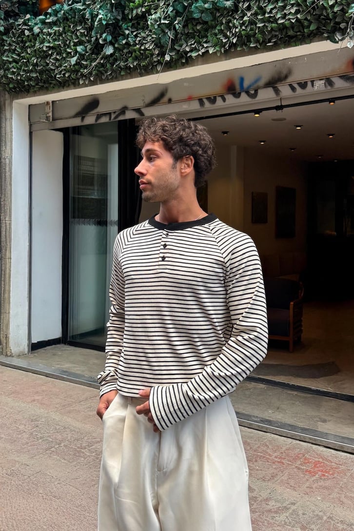 Düğmeli Çizgili Tişört