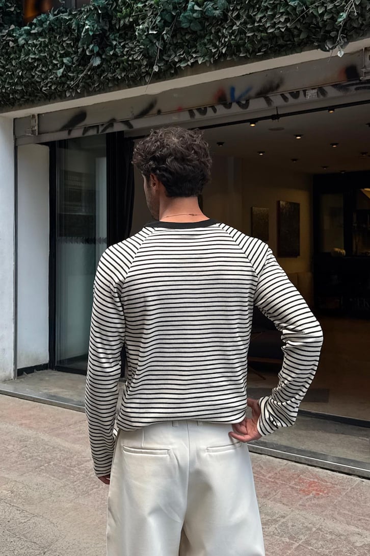 Düğmeli Çizgili Tişört