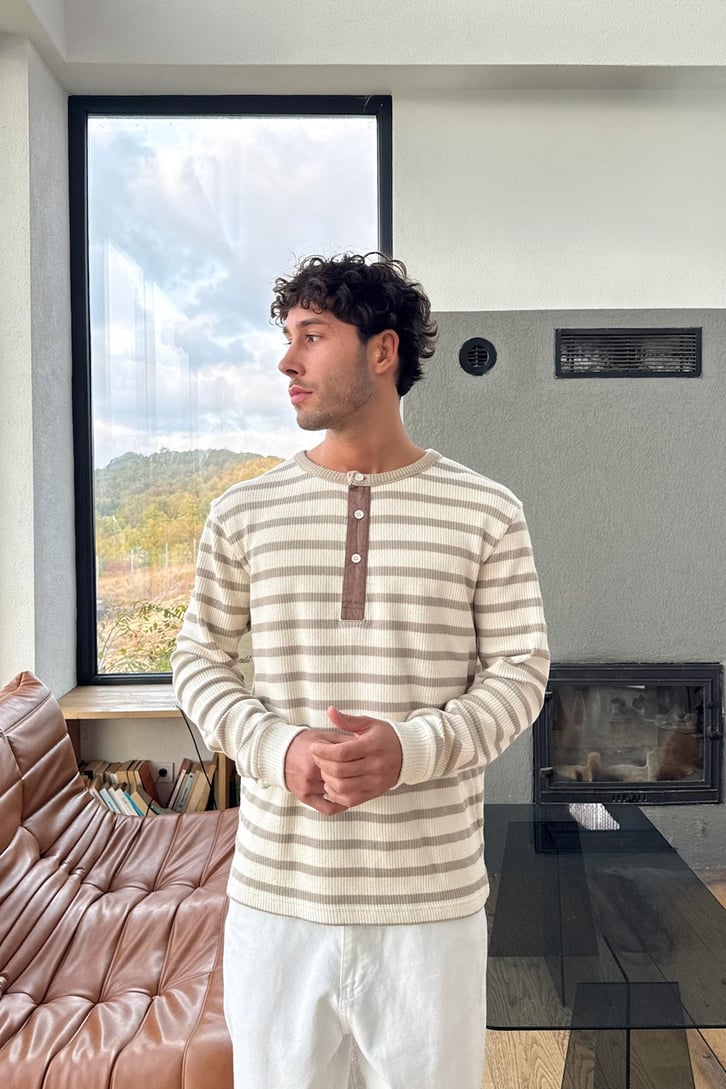 Düğmeli Çizgili Triko Kazak