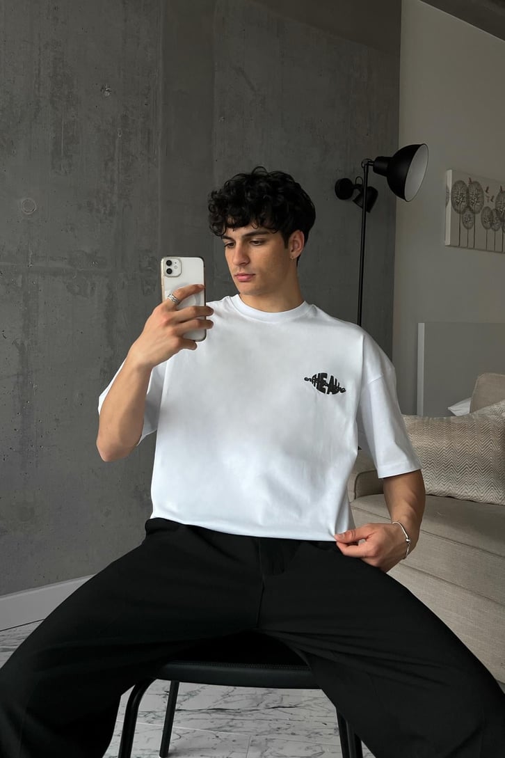 Encompassing Baskılı Beyaz Oversize Tişört