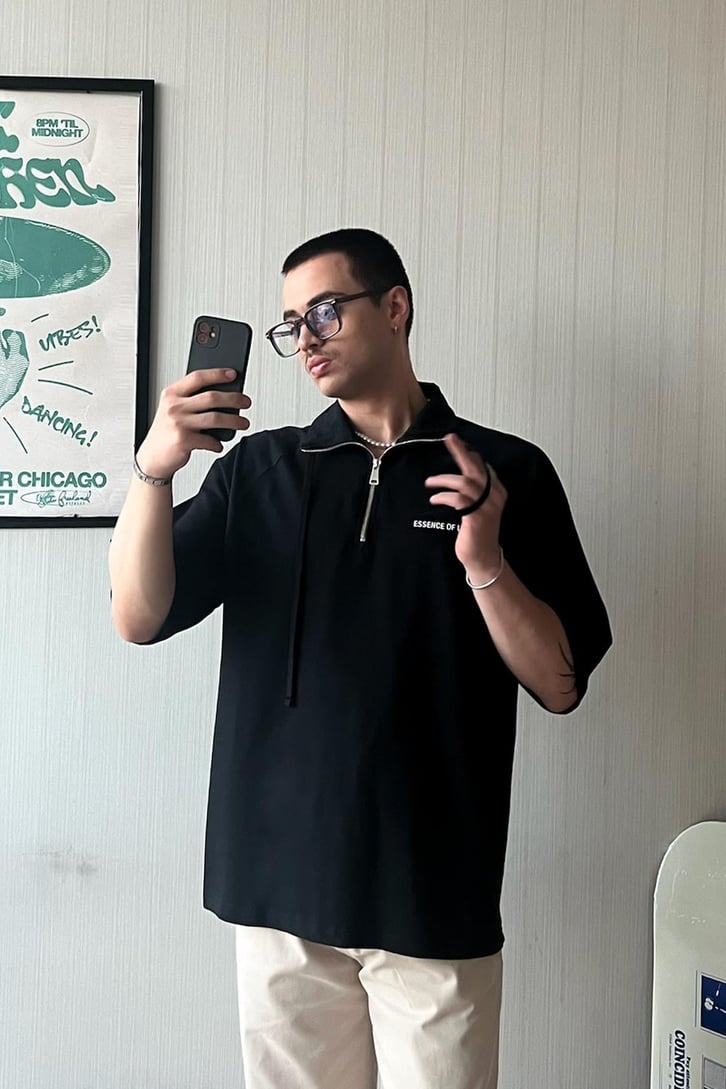 Essence Dik yaka Fermuarlı Oversize Tişört