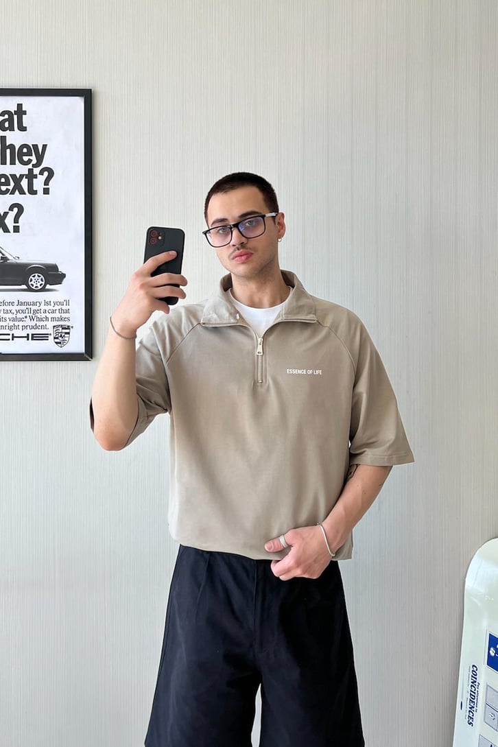 Essence Dik Yaka Fermuarlı Oversize Tişört