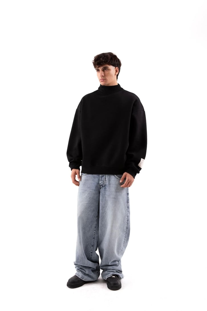 Etiket Nakışlı Siyah Oversize Sweatshirt