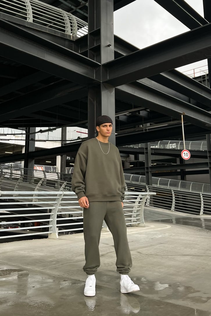 Flaw Atelier Basic Outfit Eşofman Takımı ve Beyaz Çorap
