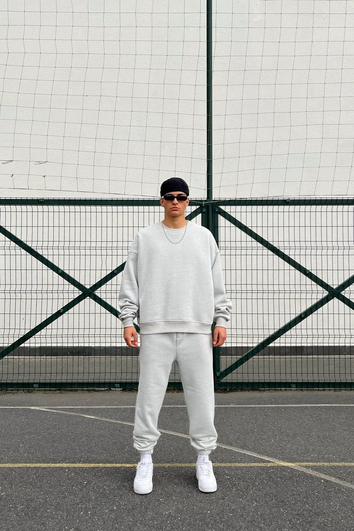 Flaw Atelier Basic Outfit Gri Eşofman Takımı ve Beyaz Çorap