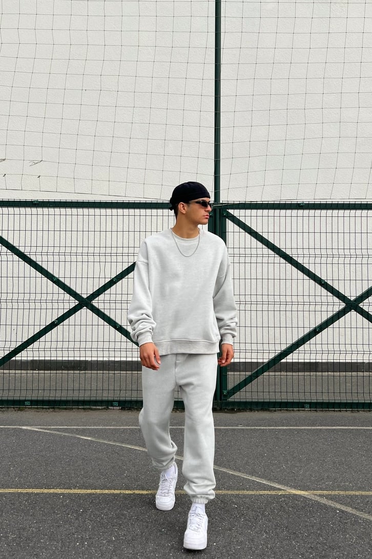 Flaw Atelier Basic Outfit Gri Eşofman Takımı ve Beyaz Çorap