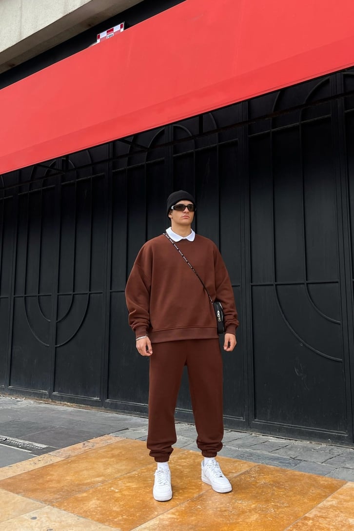 Flaw Atelier Basic Outfit Kahverengi Eşofman Takımı ve Beyaz Çorap